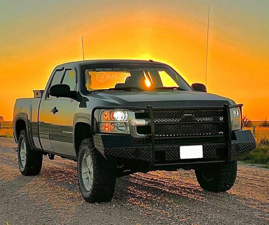07-13-chevrolet-1500-trail-fx-front-diamond-plate-bumper-black-patch-performance-6.1753732640593.jpg